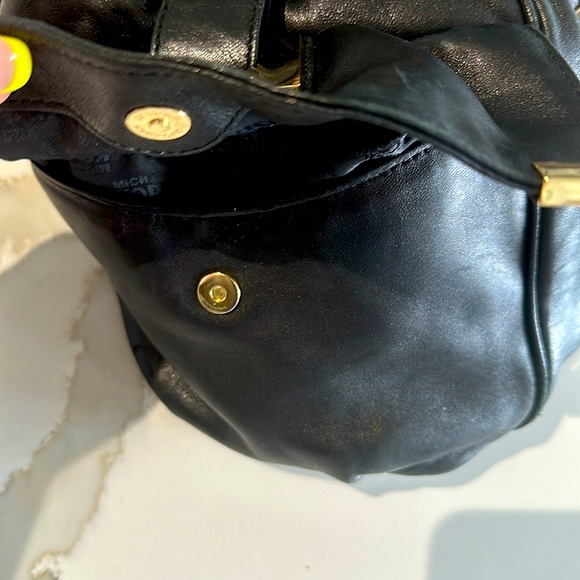 Michael Kors Large Soft Leather Drawstring Satchel, Black - Picture 4 of 8